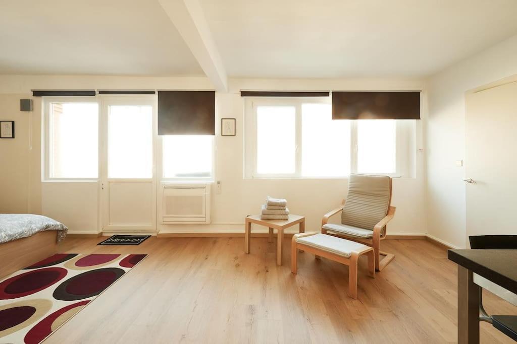 Studio-Balcon Center Of Монс Экстерьер фото